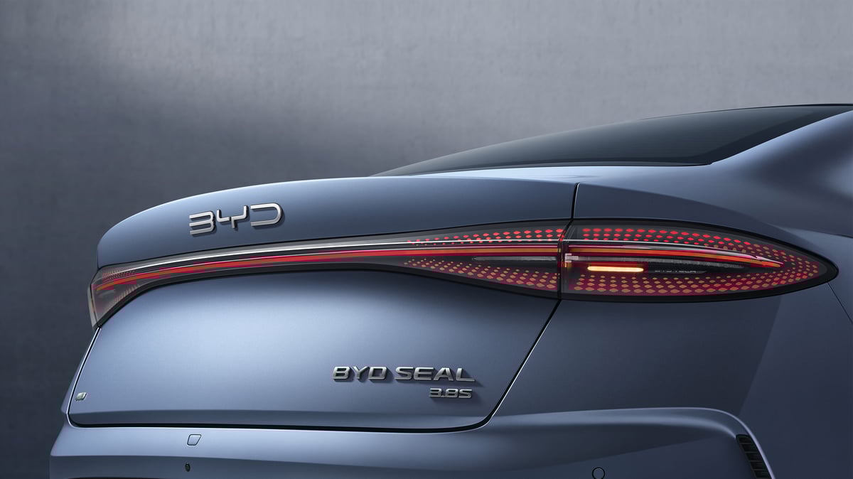Rasakan sensasi berkendara sedan listrik BYD Seal dengan desain futuristik dan performa tinggi. Tersedia promo khusus untuk area Jabodetabek di dealer resmi BYD